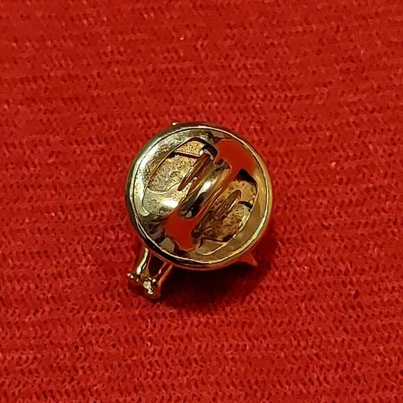 Treasures & Trinkets Gold Tone Angel Lapel Pin - Picture 2 of 4